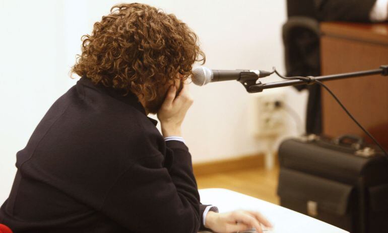 El administrador único de Rojadirecta, Igor Seoane, en el Juzgado de lo Mercantil número 1 de A Coruña.