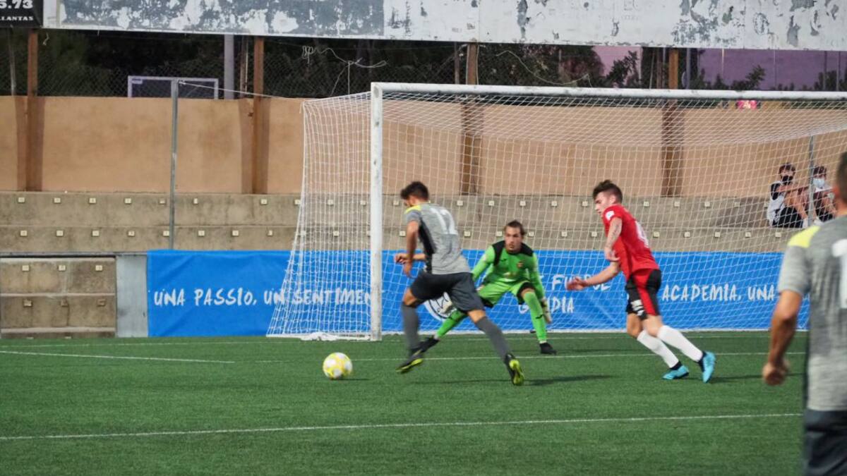 Derrota abultada del CF Gandia frente a La Nucía en un partido con muchas pruebas