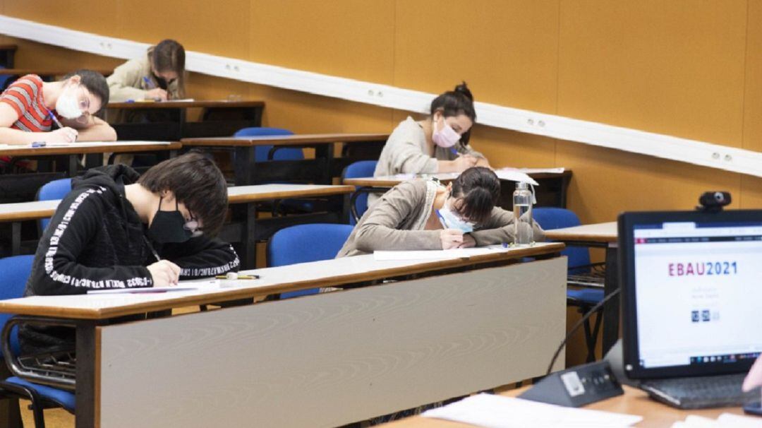 Alumnos durante un exámen de Selectividad