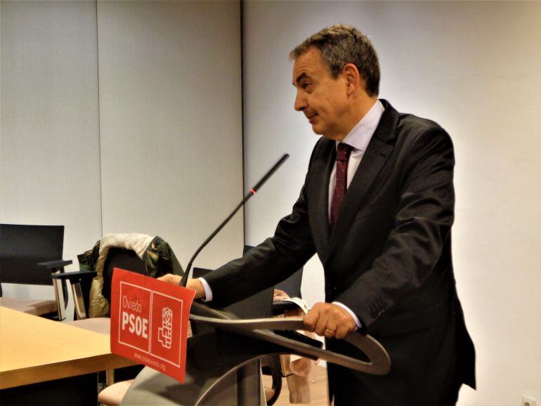 José Luis Rodríguez Zapatero, en la Agrupación Municipal Socialista de Oviedo (AMSO-PSOE)