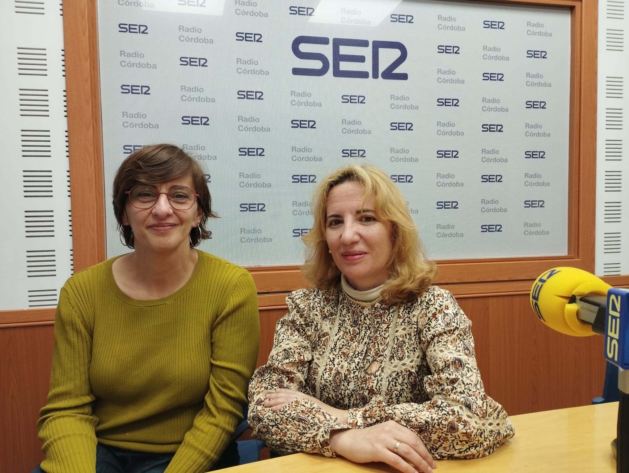 María José Martínez (presentadora) y Sonia Moncalvillo en Radio Córdoba. Programa Igualdad 360.