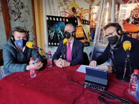 Sergio Leiva, presidente de los hosteleros lucentinos y Juan Pérez, alcalde de Lucena, en el programa especial de Hoy por hoy Córdoba