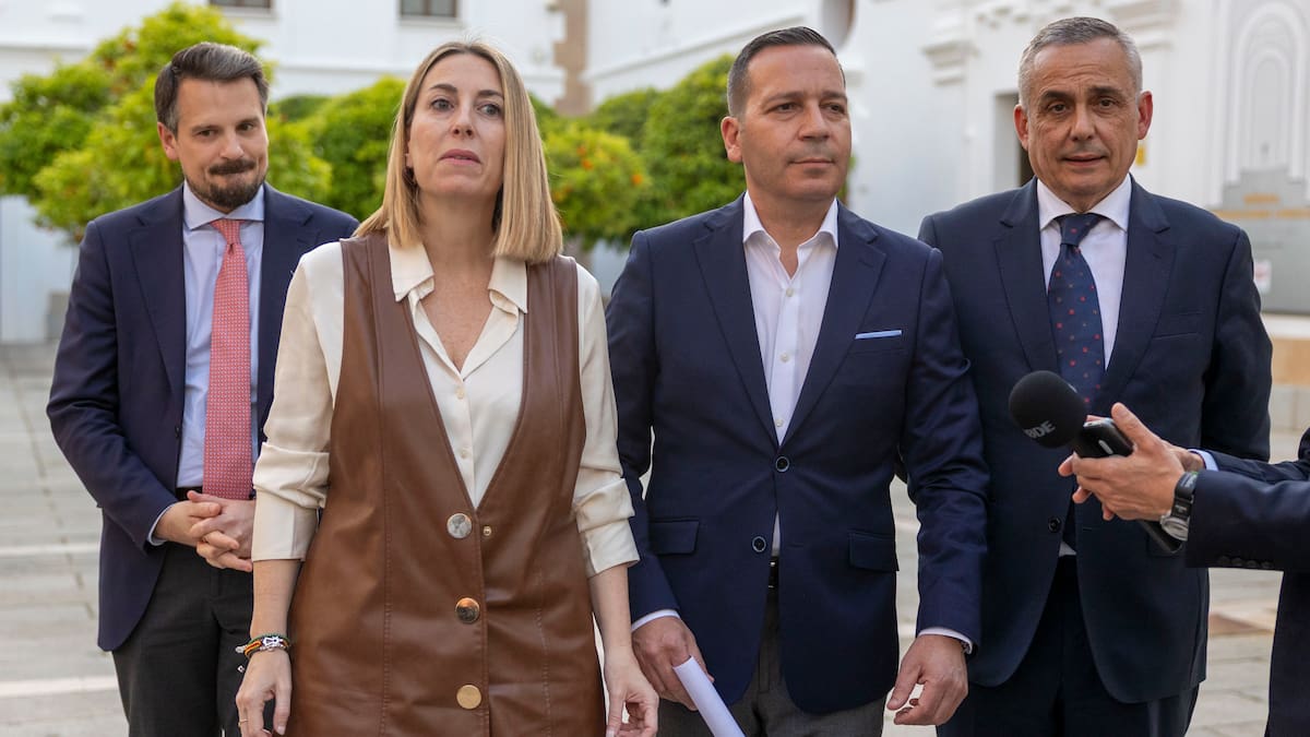 De "votantes muy satisfechos" a "tomadura de pelo absoluta": primeras reacciones políticas al pacto entre PP y Vox en Extremadura