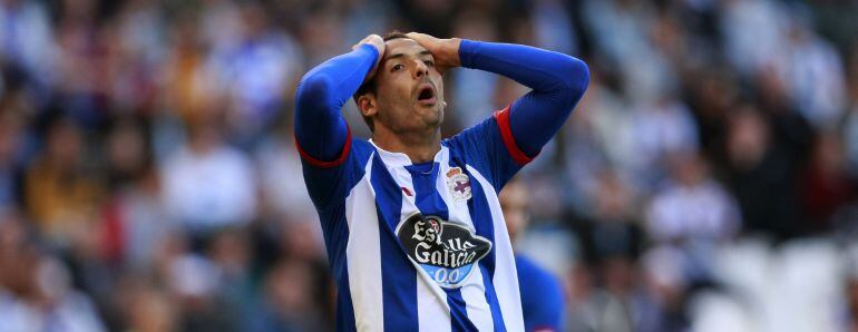 El centrocampista costarricense del Deportivo Celso Borges en un momento del partido ante el Getafe, de la trigésima sexta jornada de liga en Primera División.