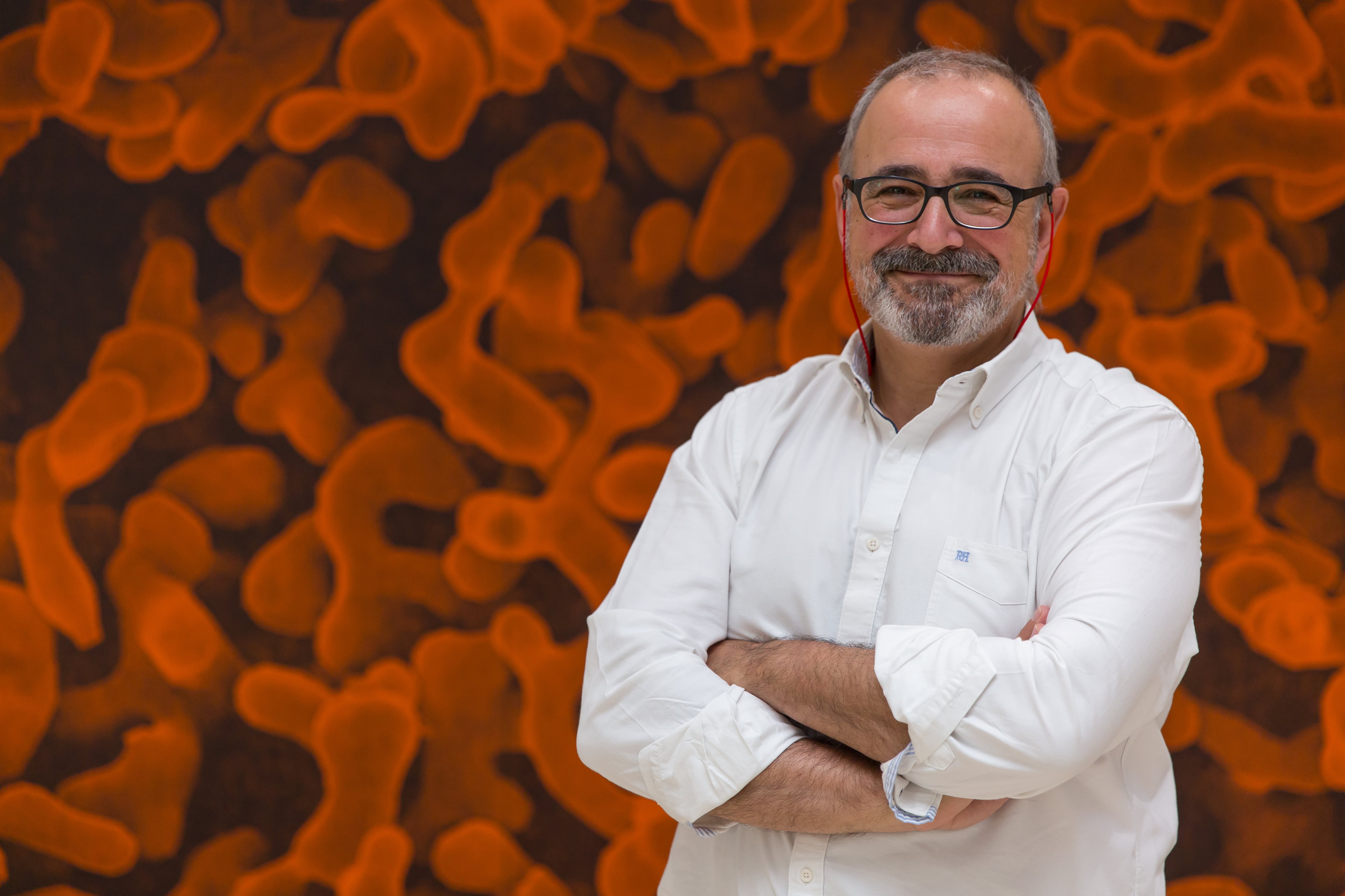 El microbiólogo de la Universidad de Navarra Ignacio López-Goñi, Premio de Ciencia en Español