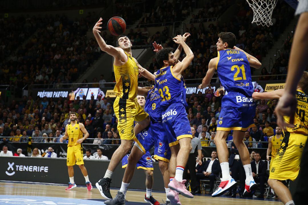 El derbi canario queda aplazado para una nueva fecha por un caso positivo en Covid19 en el conjunto grancanario