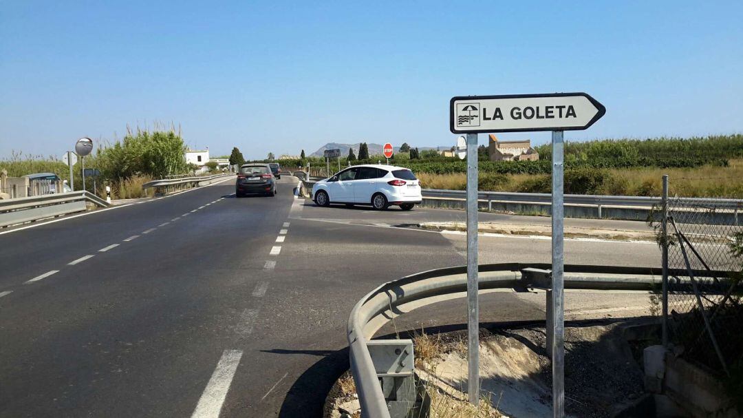 Cruce del Camí de la Ratlla en Tavernes 