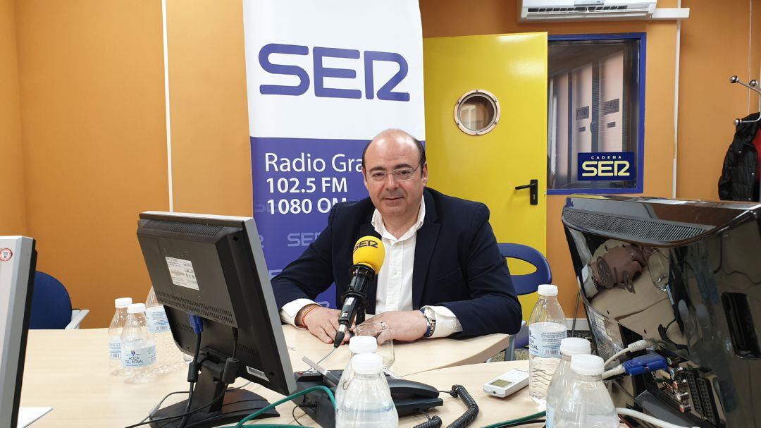 Sebastián Pérez, en los estudios de Radio Granada