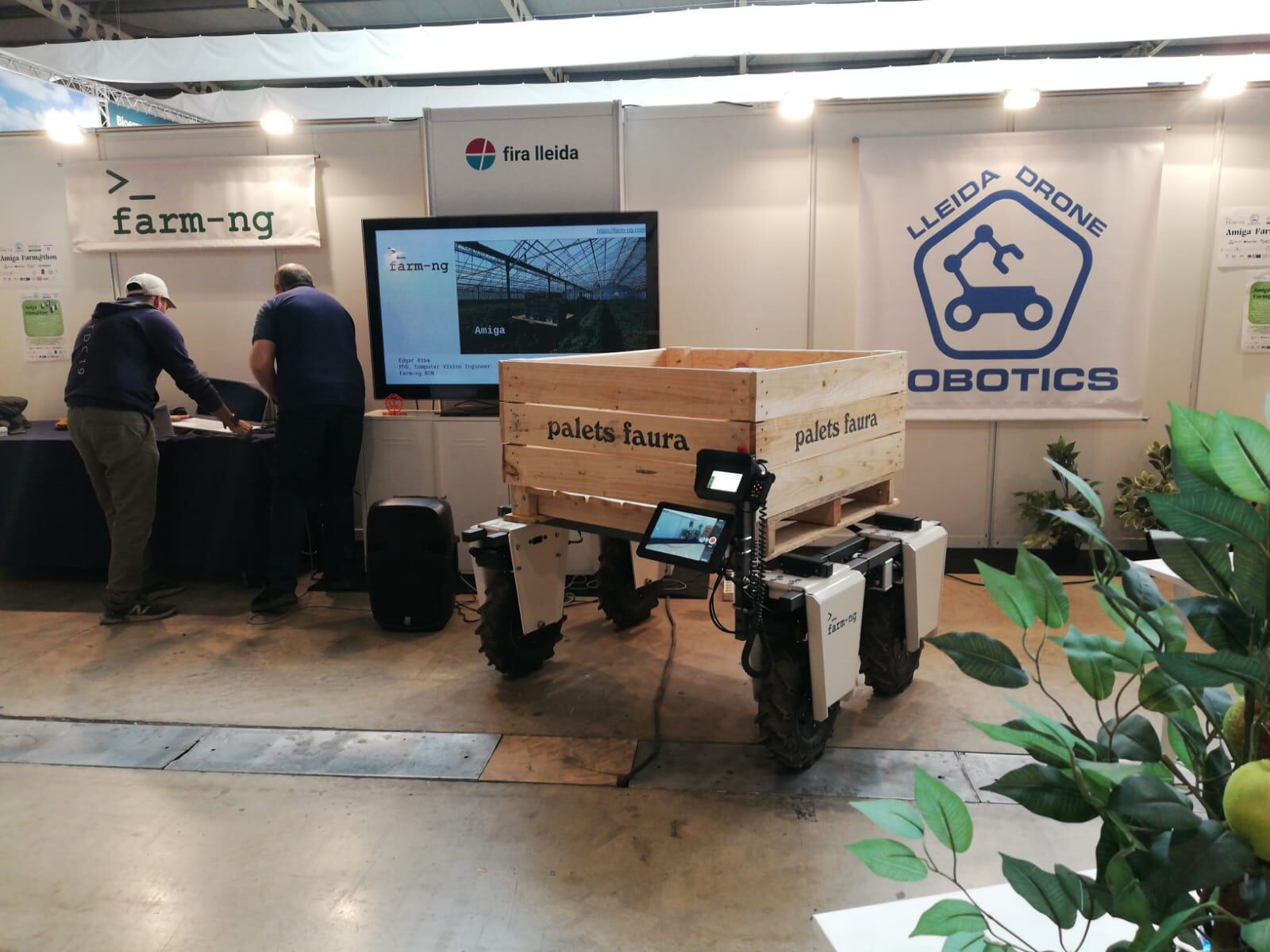 Un robot tractor, al pavelló 4. Alta tecnologia al camp. Foto: Ràdio Lleida.