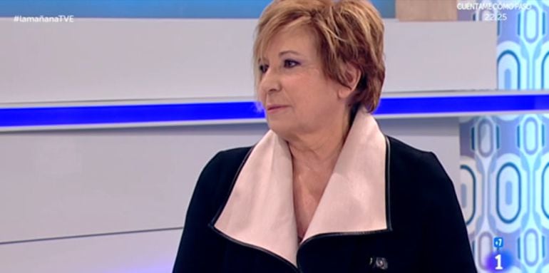 Celia Villalobos en un momento de la entrevista con Mariló Montero