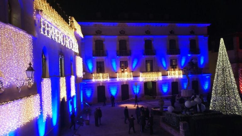 Imagen de la iluminación que anoche abrió la celebración