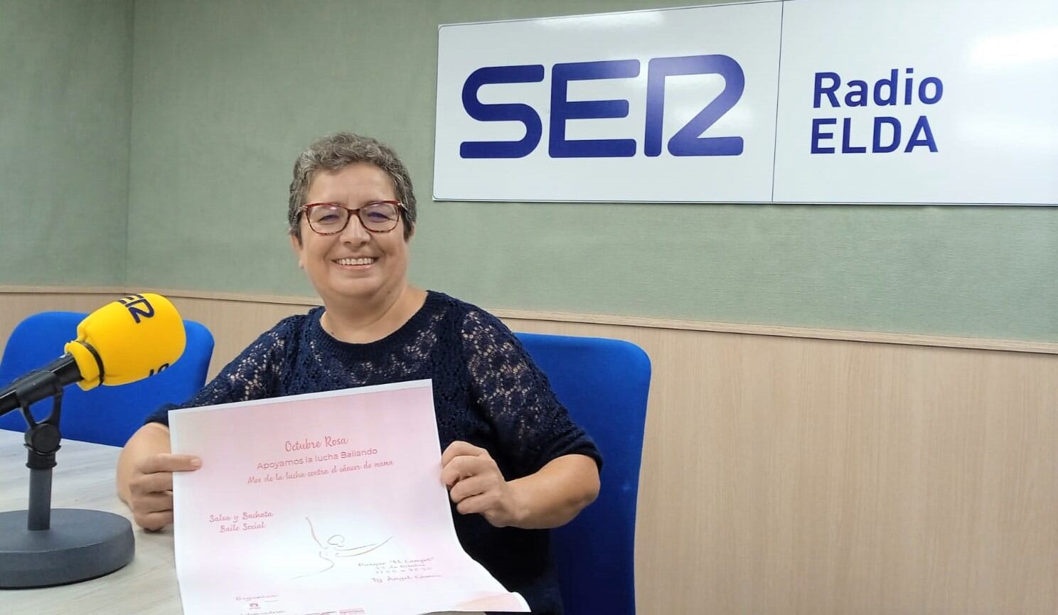 La Junta local Elda-Petrer participa en el baile organizado por la concejalía de Participación Ciudadana de Petrer para conmemorar el Día Contra el Cáncer de Mama