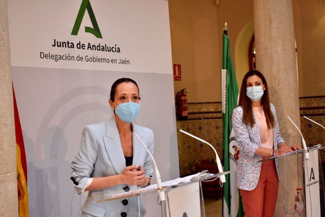 La delegada del Gobierno de la Junta de Andalucía en Jaén, Maribel Lozano, ha comparecido para hablar del Plan Infoca junto a la delegada territorial de Desarrollo Sostenible, María José Lara