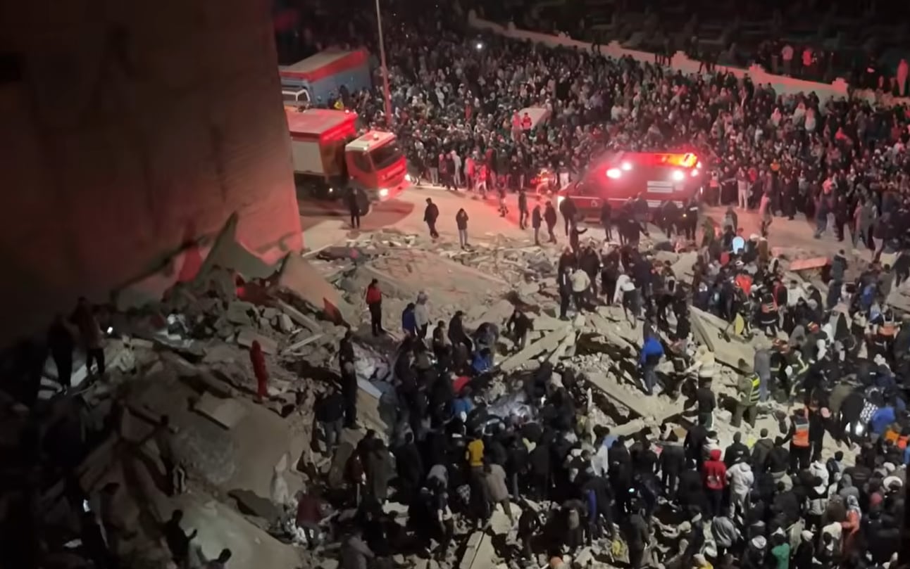 Imágenes captadas por un teléfono móvil del lugar donde se han derrumbado dos edificios en Fez (Marruecos)