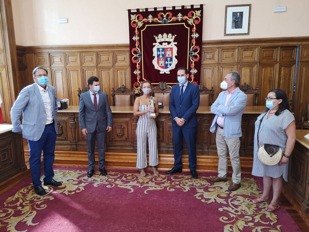 La árbitro palentina recibida en el Ayuntamiento de Palencia