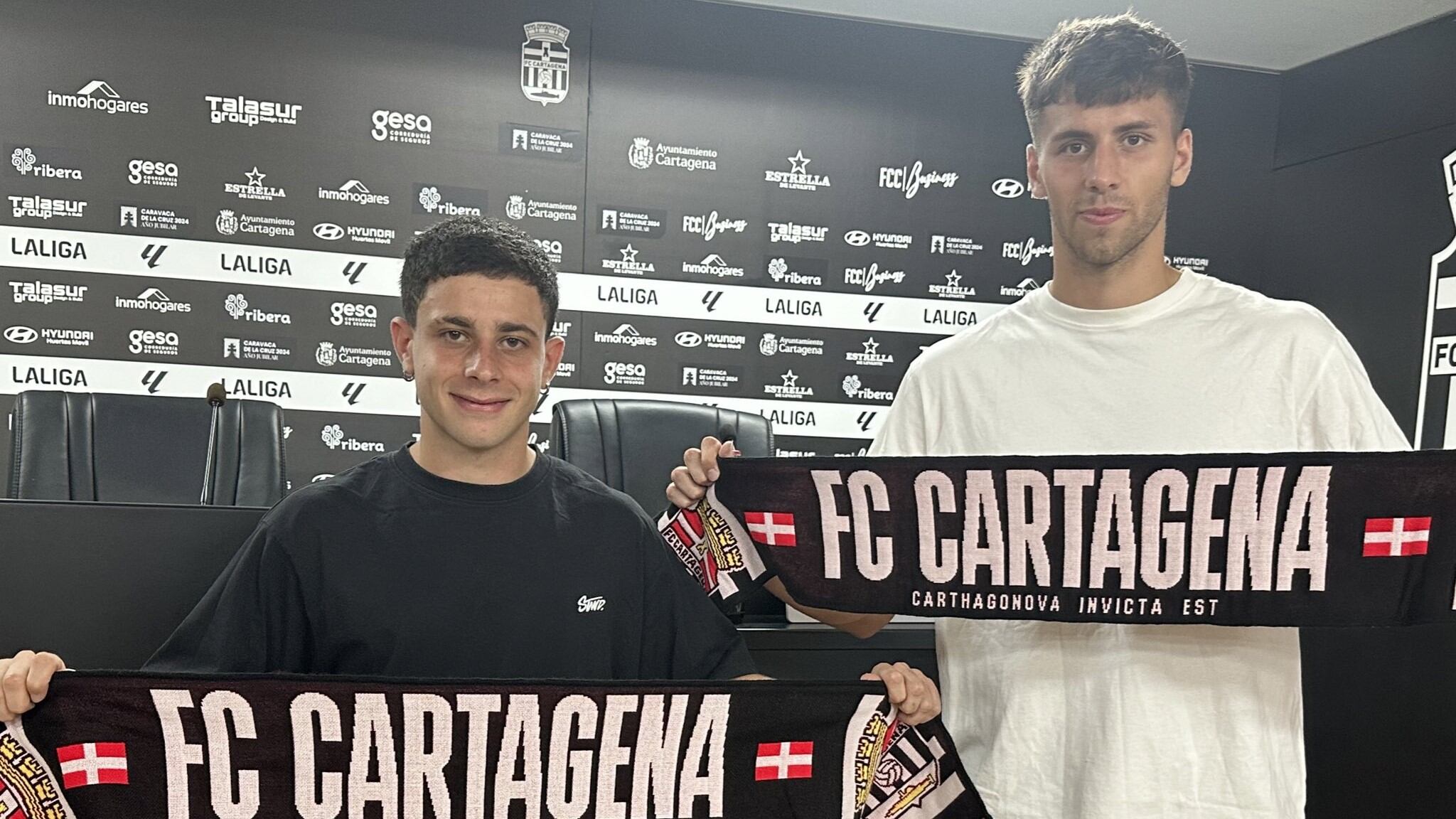 Román y Valles en la presentación con el FC Cartagena