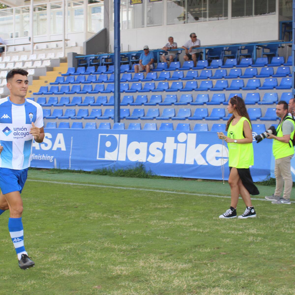 Josele González: "Antón ha dejado en las arcas 50.000 euros, que es un 6% del presupuesto de la plantilla"