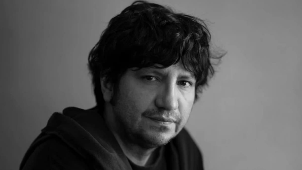 Alejandro Zambra escribe una carta a su hijo y demuestra el poder de la literatura para crear una nueva masculinidad