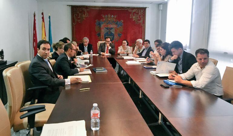 El Pleno se ha celebrado a puerta cerrada tras su suspensión