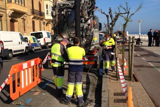 El proceso de retirada de arena y residuos del alcantarillado ha dejado para el final el Paseo Salamanca