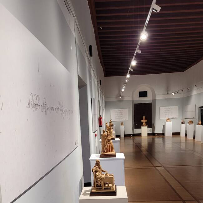 Exposición de 'Quijotes' en el Hospital de Santiago de Úbeda.