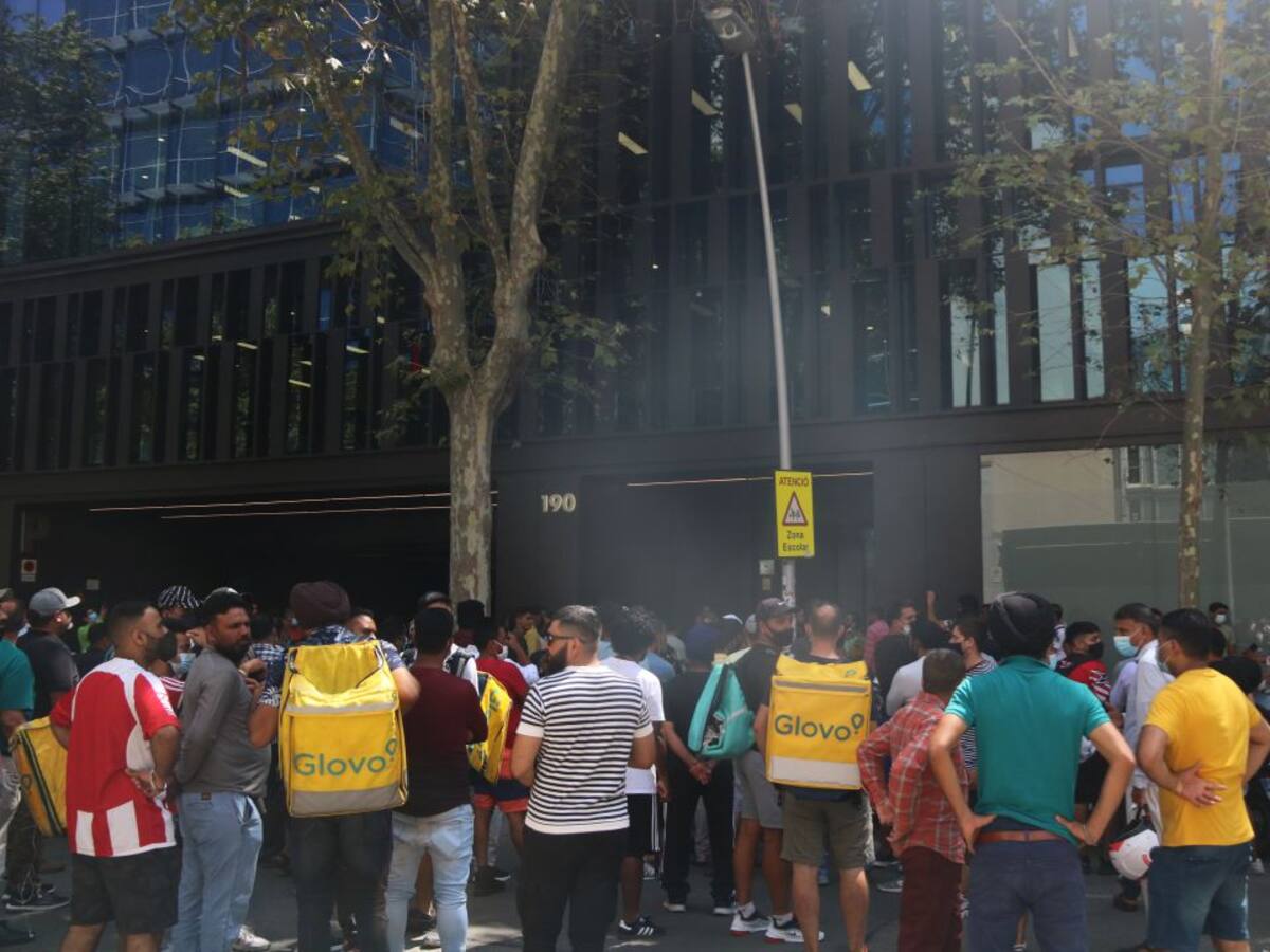 Glovo cedeix a la pressió dels riders i modificarà les noves tarifes aquest divendres