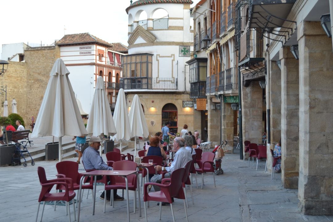 Terrazas de bares situadas en la Plaza de Andalucía