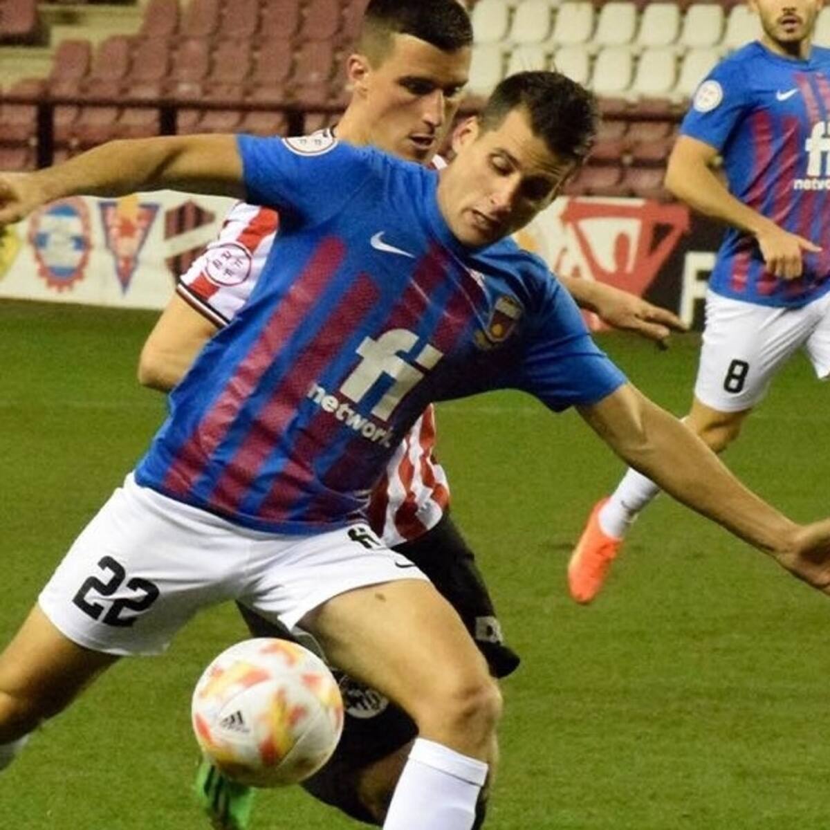 El Eldense echa el freno ante la S. D. Logroñés (2-1)