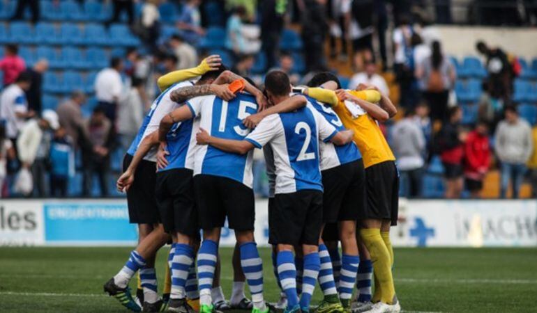 Los jugadores del Hércules celebran la clasificación para la promoción