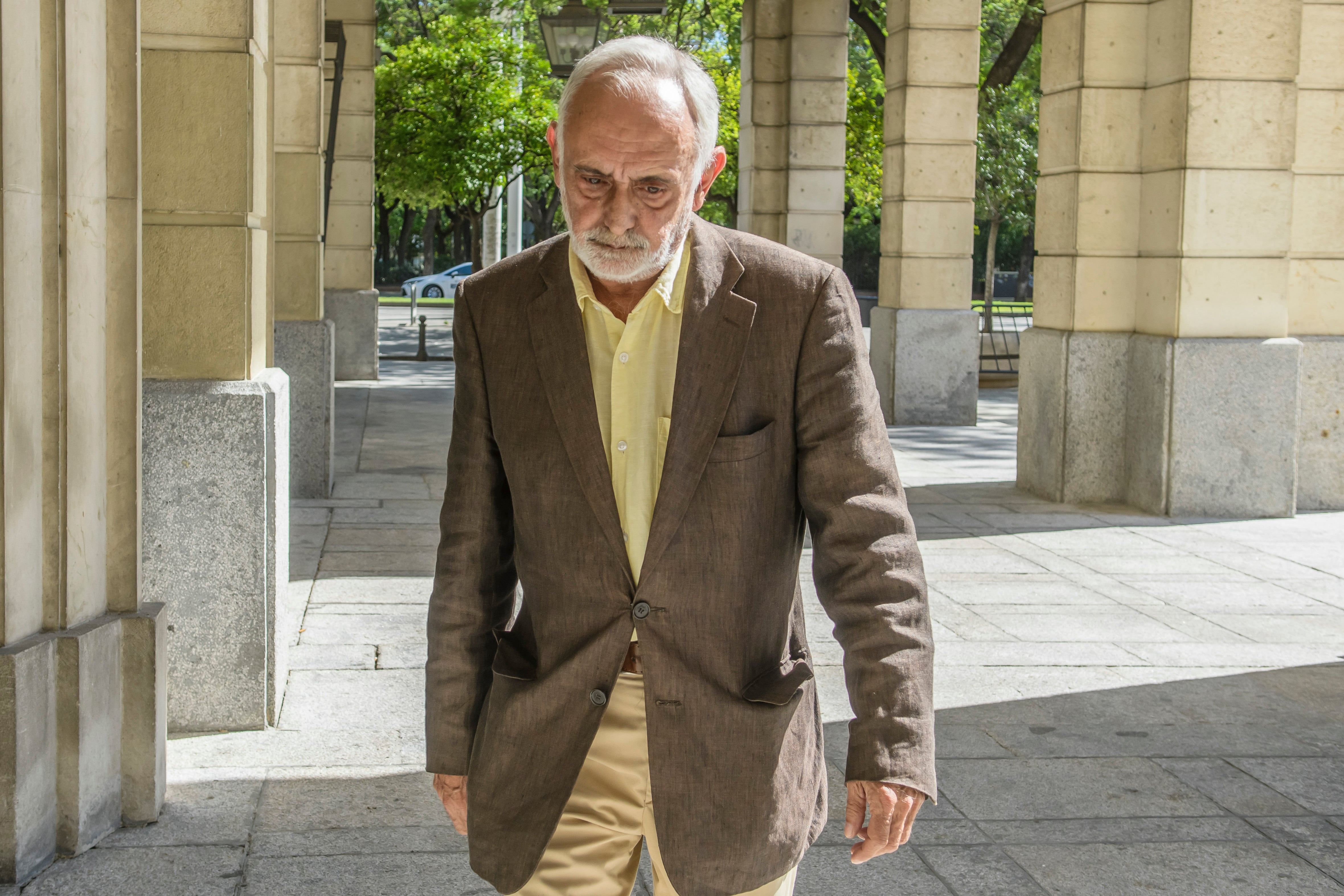 SEVILLA, 14/06/2023.- El ex director de la Faffe Fernando Villén a su entrada a la Audiencia Provincial de Sevilla antes de conocer el veredicto del caso el pasado mes de junio.