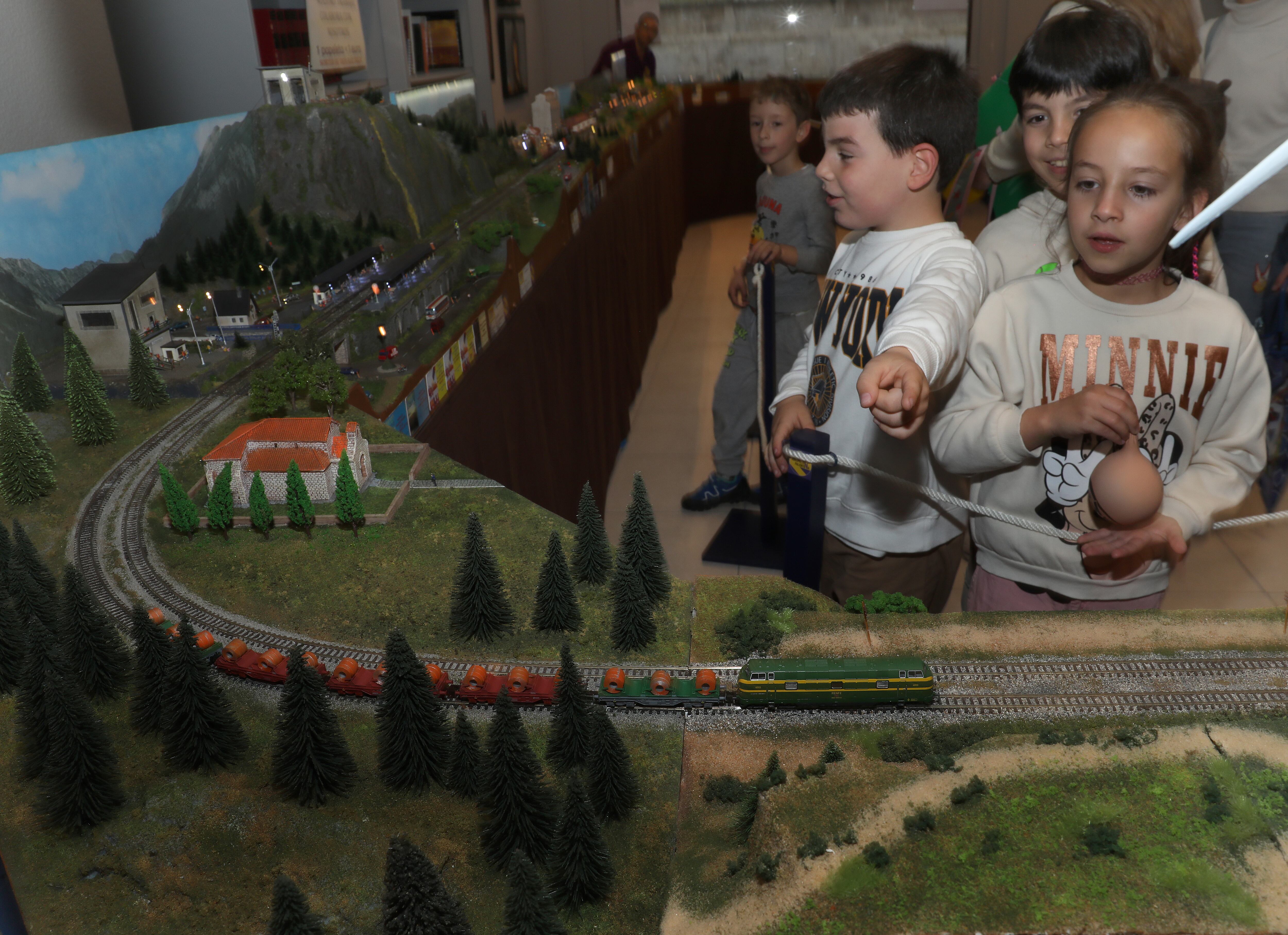 La Agrupación Palentina de Modelismo Ferroviario organiza una exposición de una maqueta ferroviaria en la sede del Ateneo de Palencia