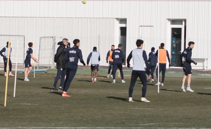 Entrenamiento de la SD Huesca en la Base Aragonesa de Fútbol