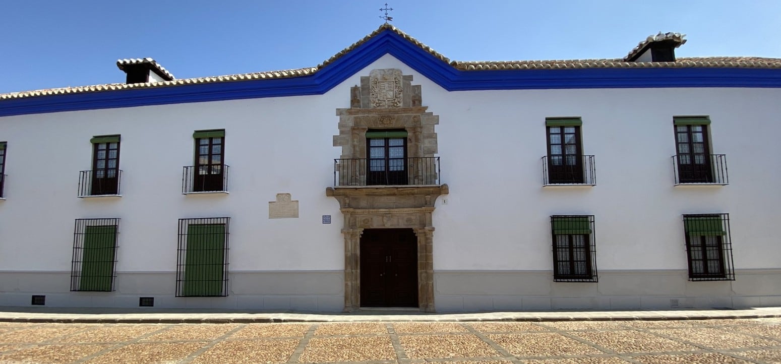 Fachada del Palacio de Torremejía tras su remodelación, nuevo monumento para visitar este puente