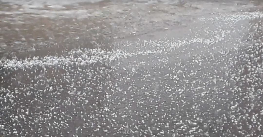 Imagen de la granizada caída en Valdepeñas, este domingo 