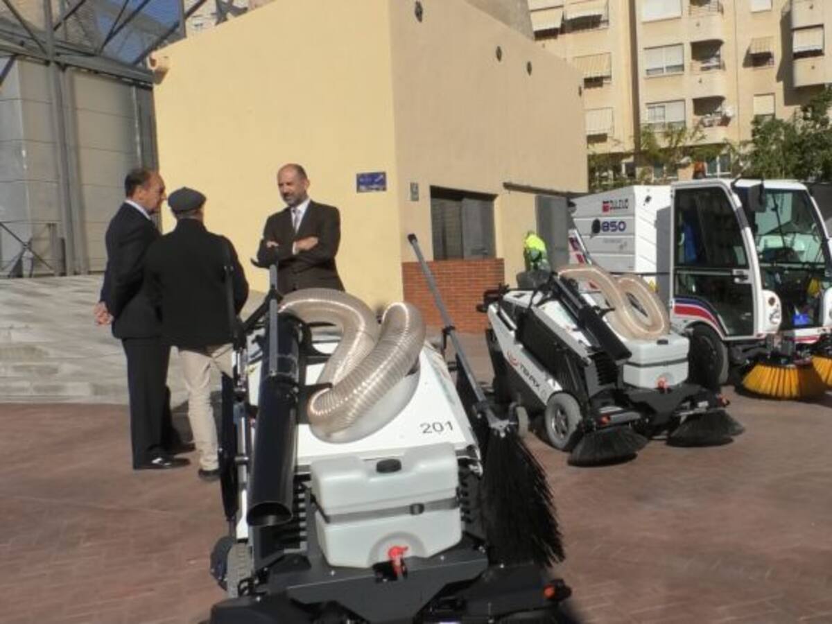Presentan la nueva maquinaria del servicio de limpieza