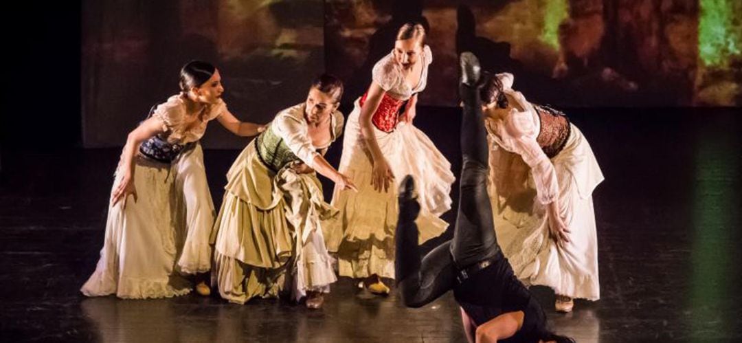 Imágen del espectáculo &#039;Carmen Vs Carmen&#039; de la compañía Ibérica de Danza durante la programación Cultural de Otoño de Palencia en 2016. 