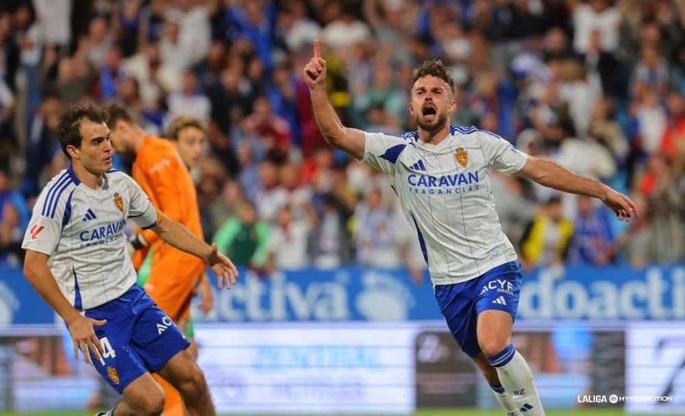 Mario Soberón celebra un gol en La Romareda