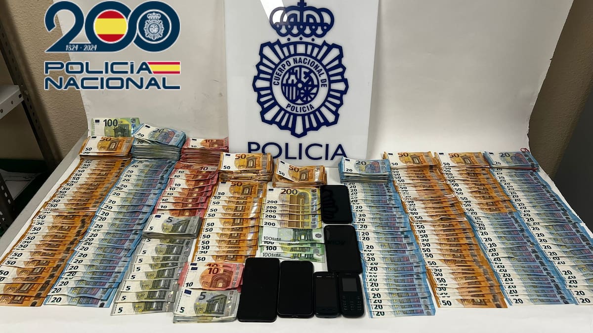 La Policía Nacional de Elche ha detenido a tres hombres que fueron asaltados por otro grupo criminal que pretendía robarles la droga que transportaban