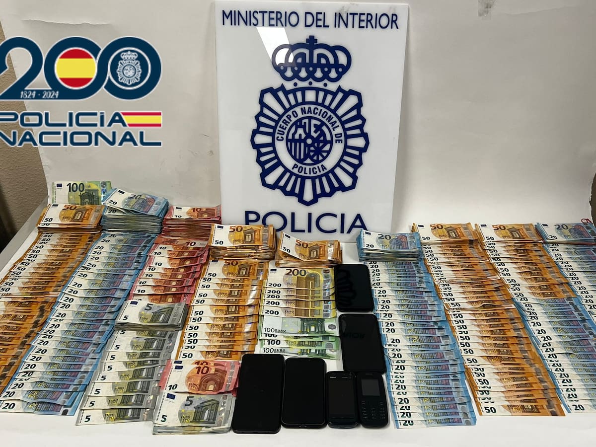 La Policía Nacional de Elche ha detenido a tres hombres que fueron asaltados por otro grupo criminal que pretendía robarles la droga que transportaban