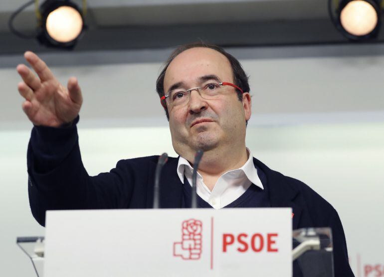 El líder del PSC, Miquel Iceta, es reunirà amb diferents barons del PSOE per rebaixar la tensió que ha dividit el partit les darreres setmanes