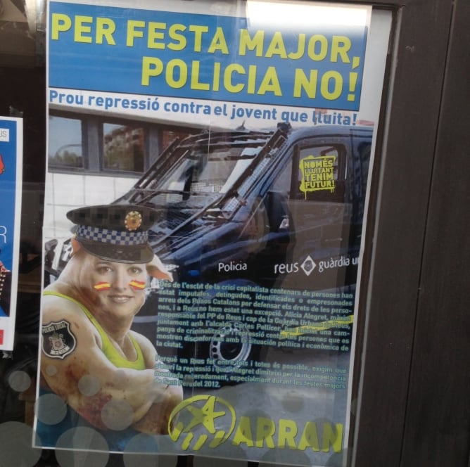 Una imatge del cartell de la polèmica, amb un porc vestit de policia amb la cara de la regidora de seguretat ciutadana de Reus, Alícia Alegret