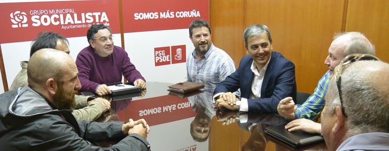 El PSOE se reúne con el comité de empresa de Alcoa