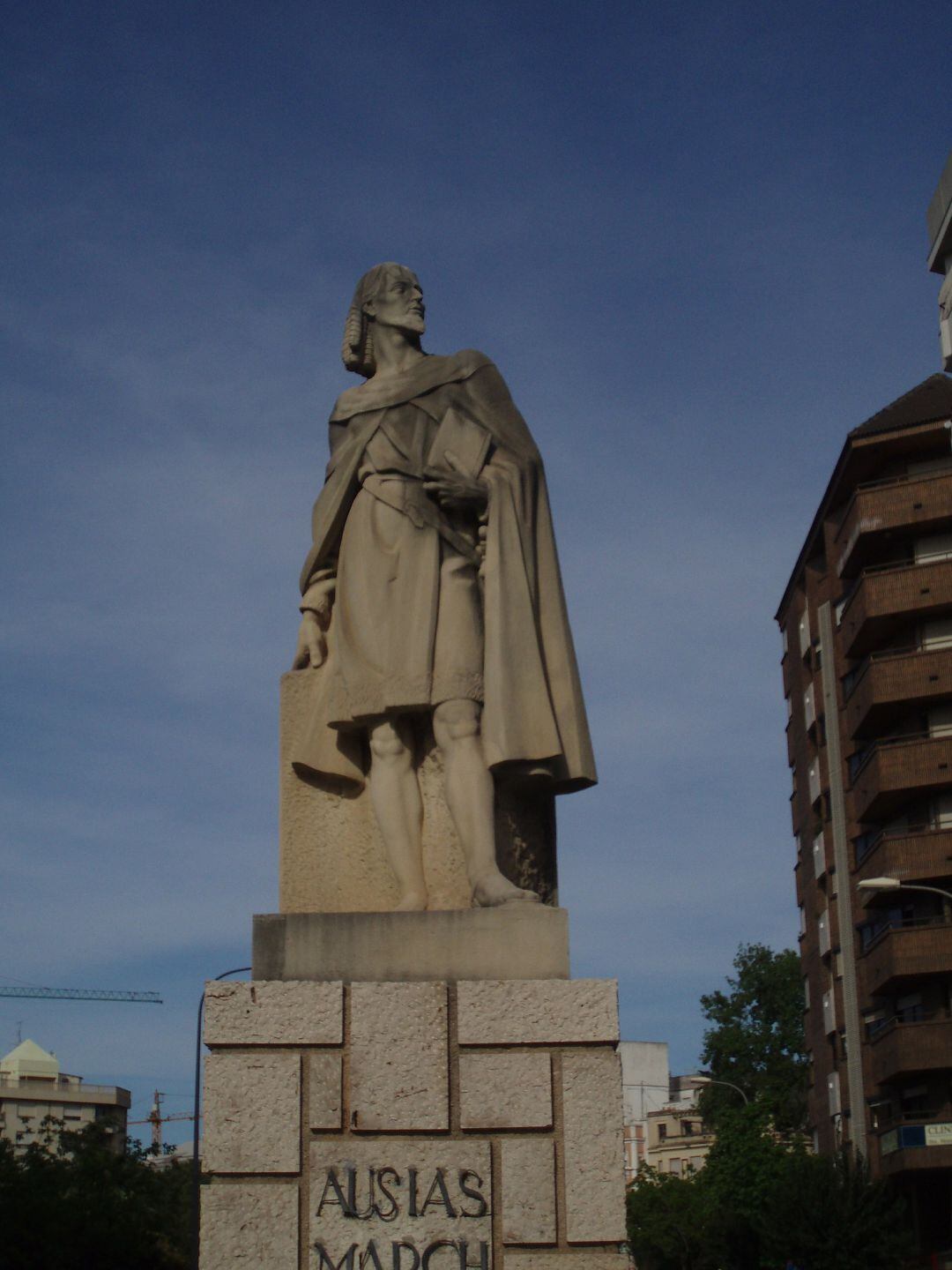 Escultura de Ausiàs March en Gandia 