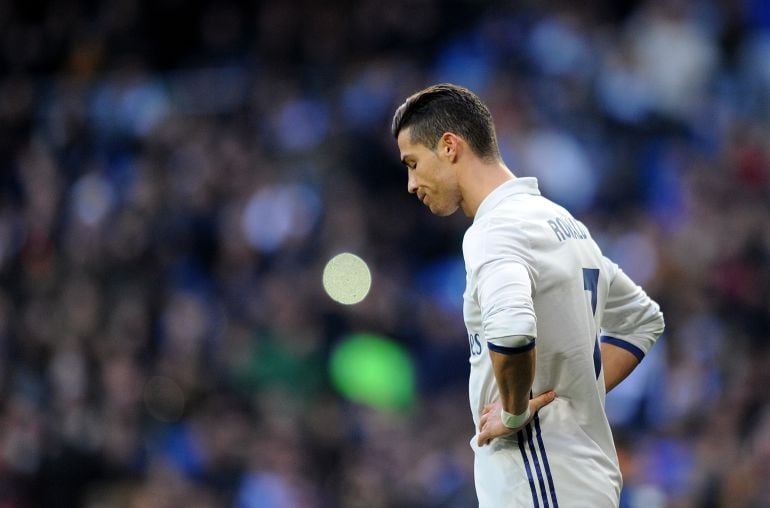 Cristiano, cabizbajo en el Bernabéu