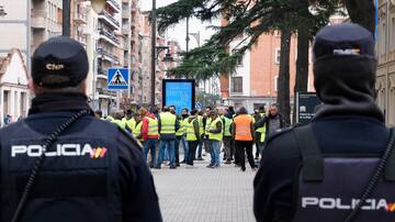 Cortes de carretera, circulación lenta y protestas en un supermercado en La Rioja