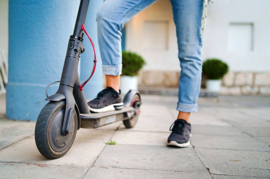 Imagen de archivo de un patinete eléctrico 