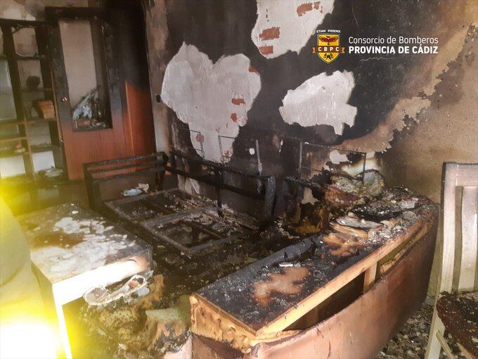 Estado en el que ha quedado el salón tras el fuego