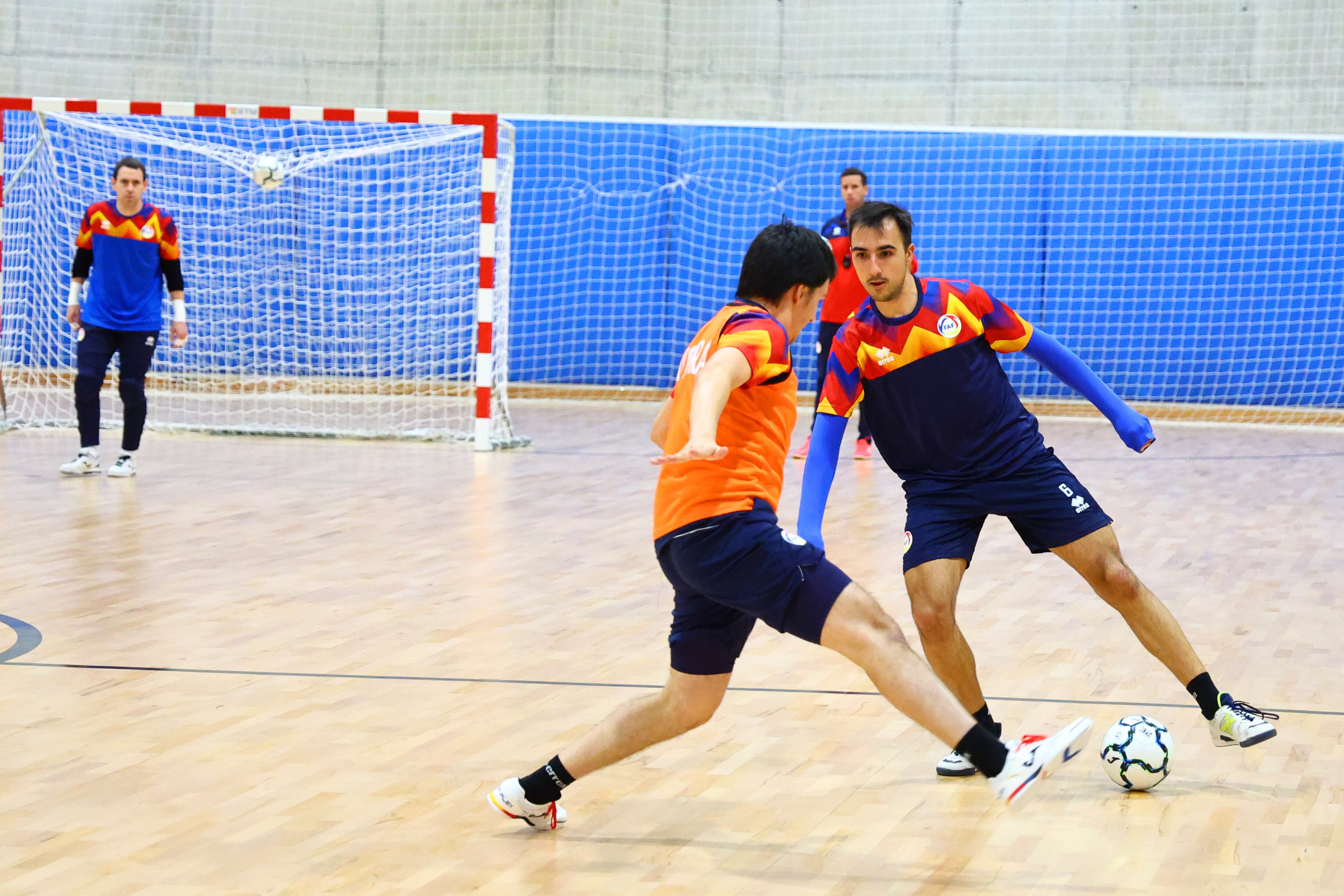 Entrenament de la selecció masculina de futbol sala aquest dilluns al pavelló dels Serradells.