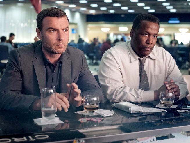 Liev Schreiber y Wendell Pierce en la segunda temporada de 'Ray Donovan'