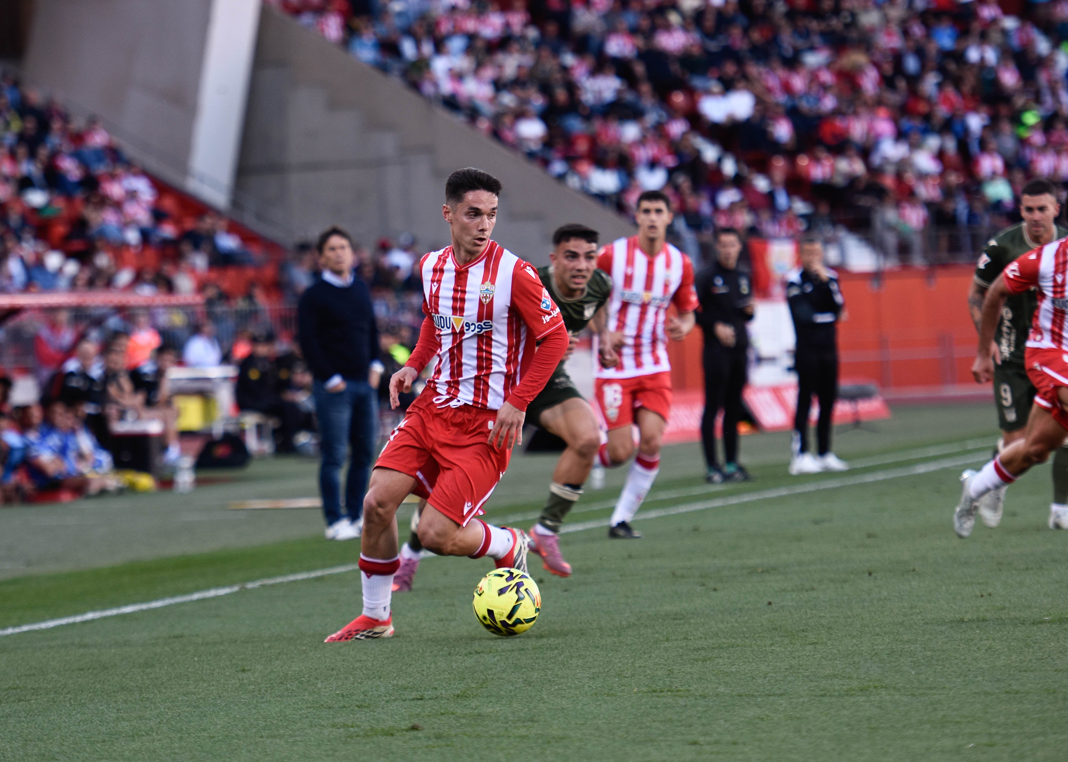 Arribas, con 21 goles, debe de ser la estrella en un encuentro clave.